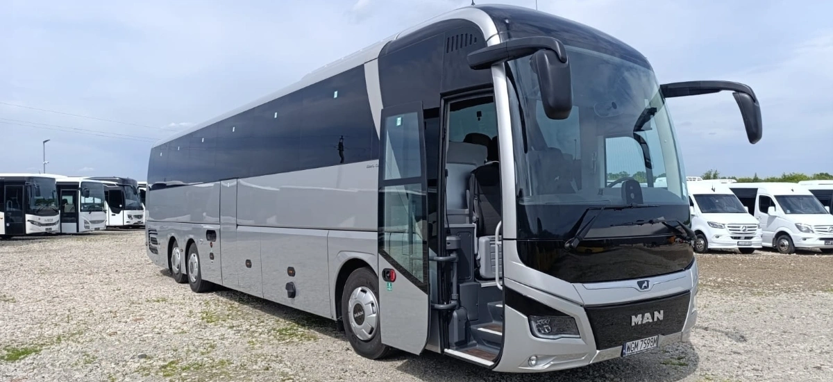 dlaczego warto podróżować autokarem