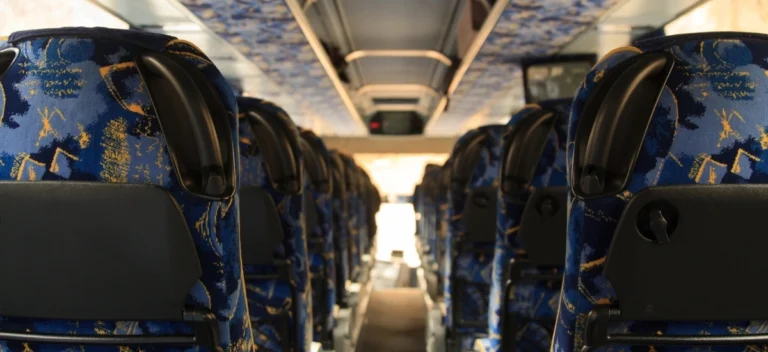 czym jest bezpieczny autokar