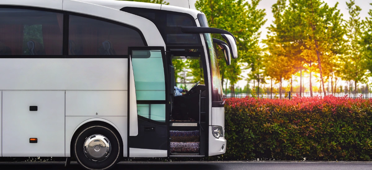 wybór firmy wynajmującej autokary